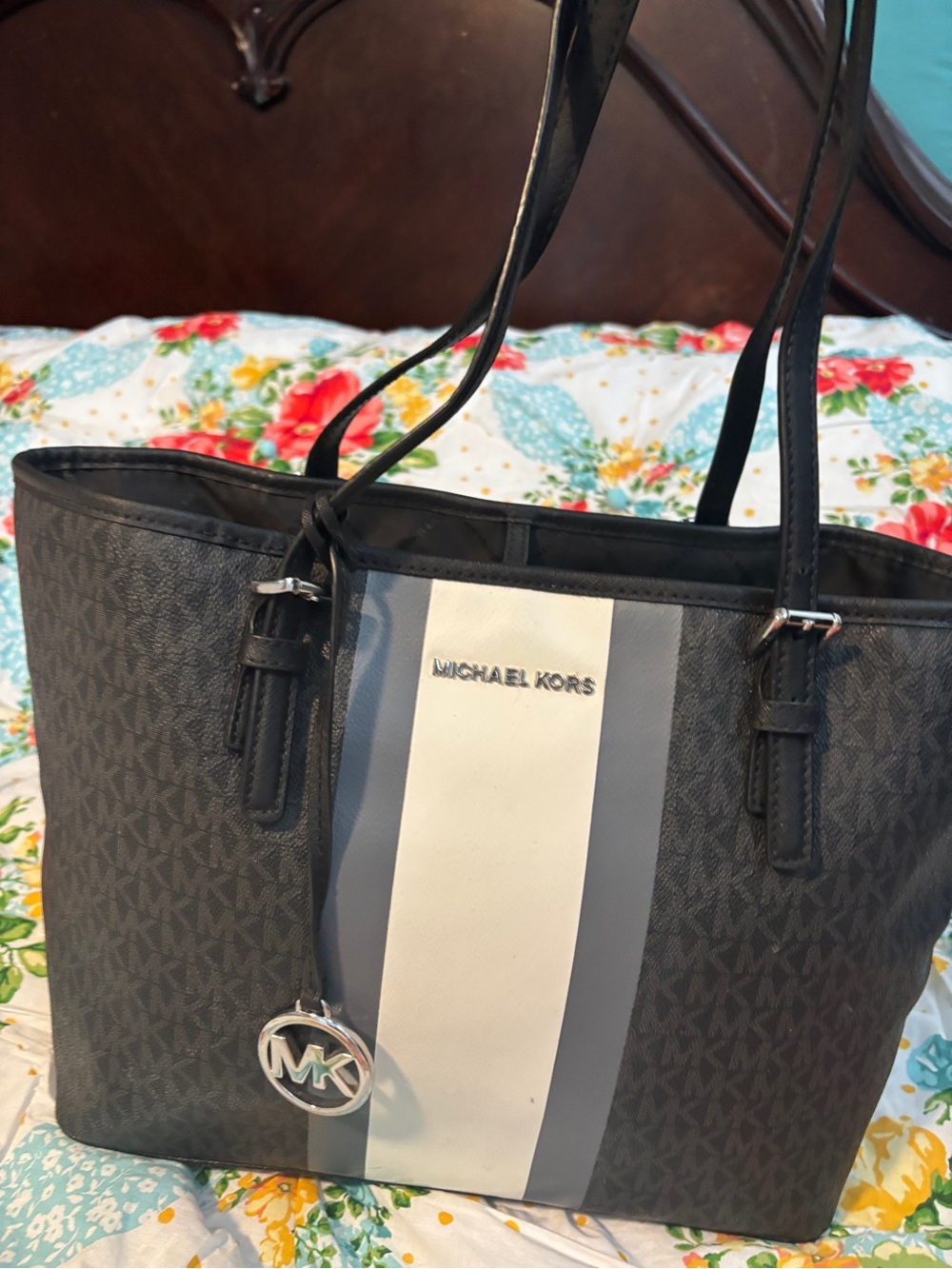Michael Kors Jet Set Travel Medium Carryall Tote in Black Multi (Model 35S2STVT)